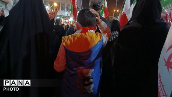 حضور مقتدرانه‌ مردم قم در اجتماعات شبانه‌ میدان توحید