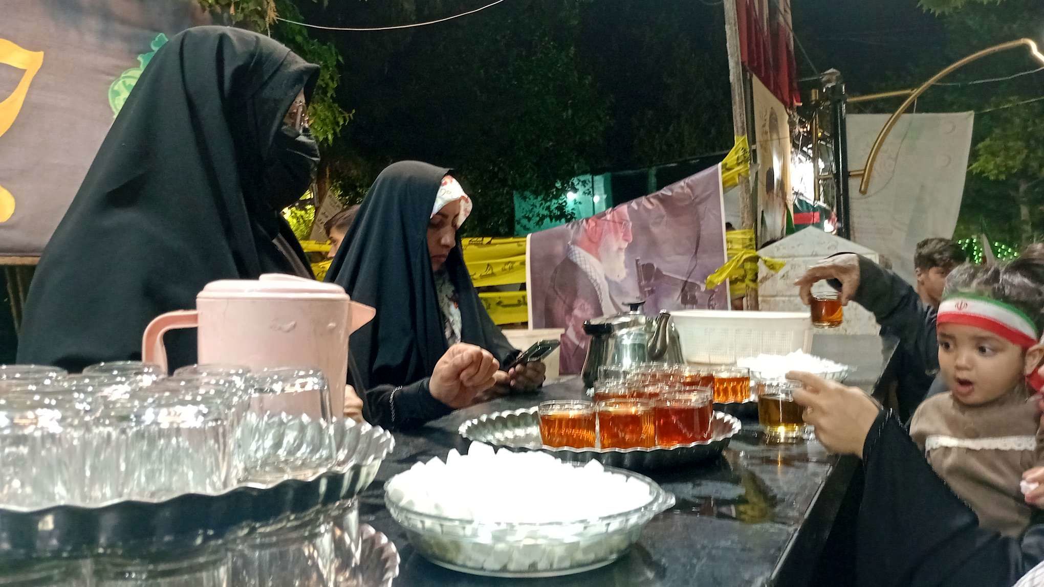 برپایی چایخانه حضرت ام البنین در حاشیه تجمعات کاشمر