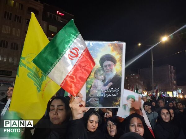 مراسم احیا در اولین شب قدر و هشتمین شب مراسم شهادت ایت الله خامنه ای 