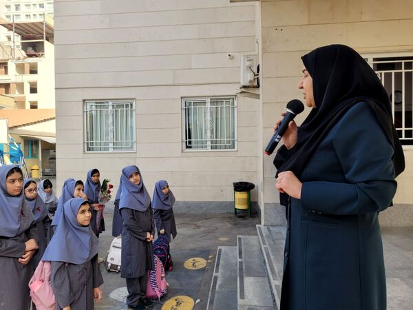 دبستان مصلی نژاد حضرت زینب میزبان مراسم آغاز سال تحصیلی شد