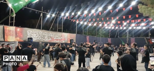 عزاداری شب هشتم محرم در میدان شهرداری