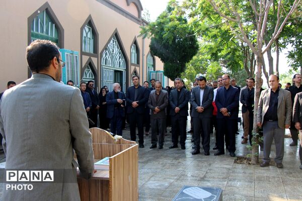 غبارروبی مزار شهدا با حضور مسئولین شهرستان سملقان