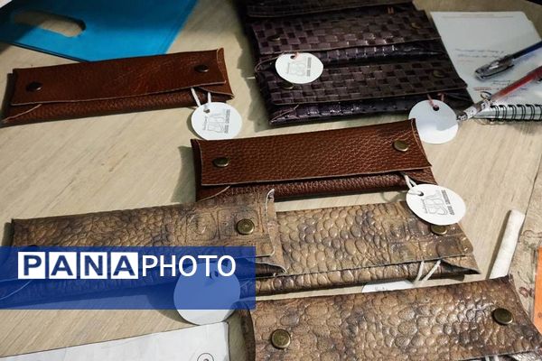 نمایشگاه کسب و کارهای دانش آموزی در دبستان حکمت نبوی ناحیه دو شهرری 