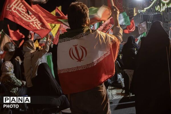 شبی که «محفل» به میدان شهید طهرانی مقدم آمد؛ قاب‌هایی از اقتدار مردم ایران