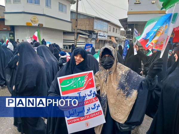 راهپیمایی مردم فریدونکنار در یوم الله 22 بهمن