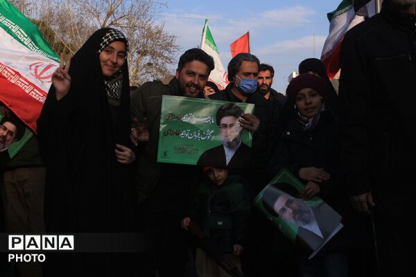 بیعت مردم تهران با سومین رهبر انقلاب