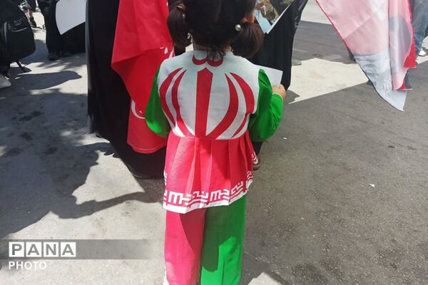 عبورِ پیکرِ عشق؛ آخرین وداع در مشهد از پشتِ شیشه‌های غبارگرفته