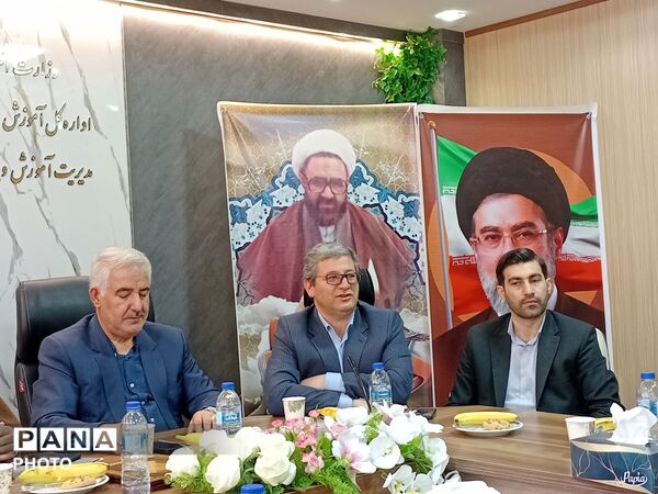 آیین سپاس معلم در ناحیه ۳ تبریز 