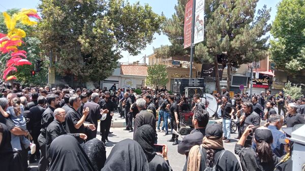 عزاداری ظهر  عاشورا در خیابان‌های شهر نیشابور 