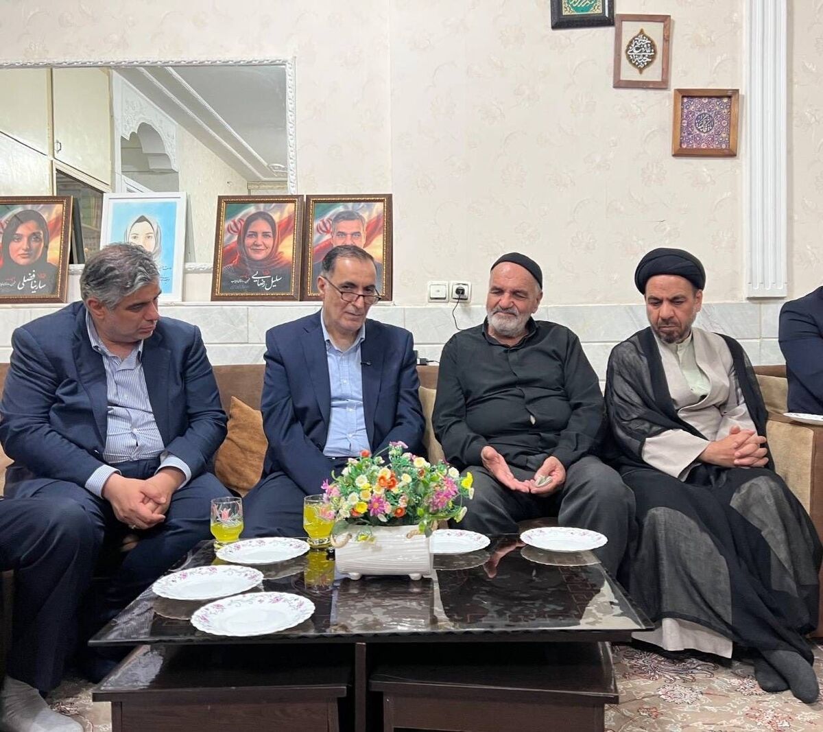 دیدار رئیس بنیاد شهید با خانواده&zwnj; هفت شهید جنگ تحمیلی رمضان