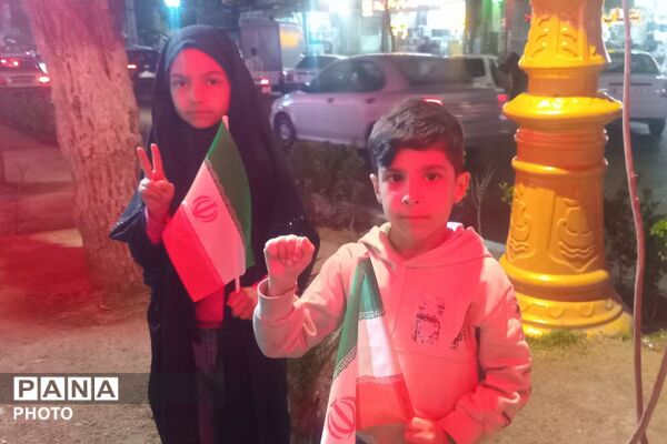 حضور مردم‌ نسیم‌شهر در سی هفتمین تجمع شبانه میدان‌ هفت‌تیر