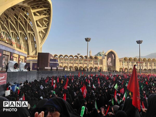 تهران در تب وداع با رهبر  مقتدر شهید