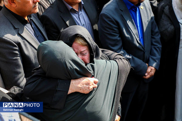 مراسم تشییع پیکر رئیس مجمع خیرین مدرسه‌ساز