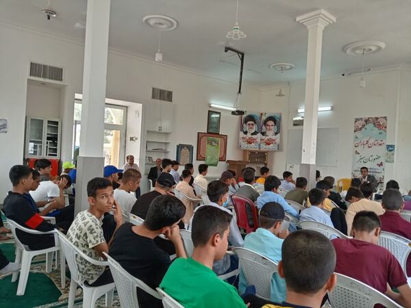 حضور جمعی از اعضای دبیرستان نمونه آیت‌الله خامنه‌ای در مدرسه نمونه دانش