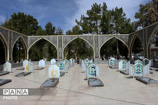 غبارروبی قبور مطهر شهدای دهزیار