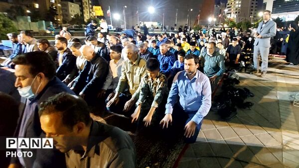 تجدید عهد دانش‌آموزی با معنویت در حاشیه اجلاس سی‌وسوم