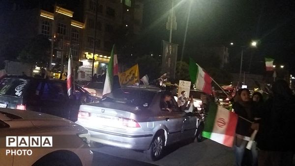 پرچم های ایران و حزب الله  بر فراز شهر نیشابور 