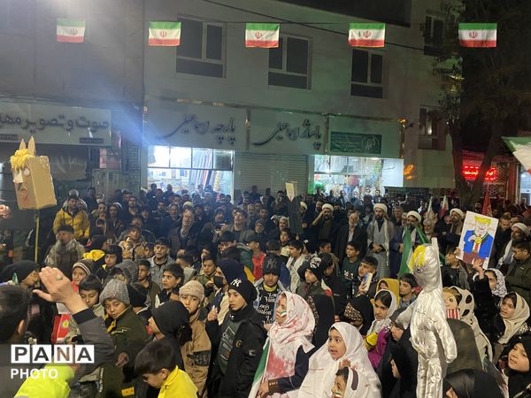  حضور مردم باخرز در آیین دشمن‌سوزی چهارشنبه‌سوری آخر سال