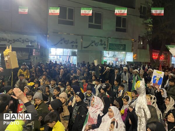  حضور مردم باخرز در آیین دشمن‌سوزی چهارشنبه‌سوری آخر سال