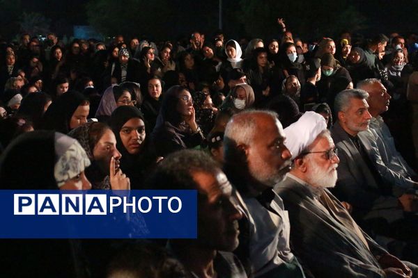 تجمع مردم بندرعباس برای جانباختگان بندر شهید رجایی