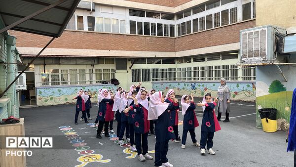جشن عاطفه‌ها در دبستان علامه طباطبایی منطقه ۶ 