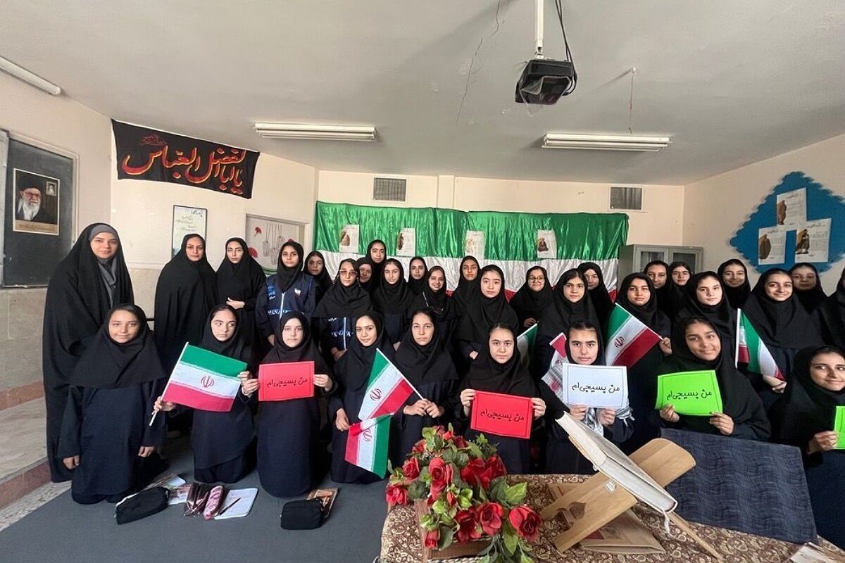 عکس یادگاری کلاس 8/2 دبیرستان ملوک زندی