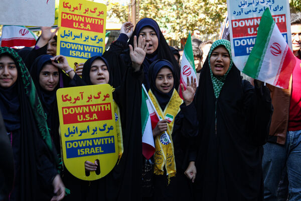 حضور پرشور دانش آموزان زنجانی در راهپیمایی ۱۳ آبان
