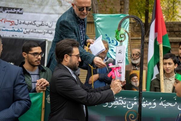 شرکت پرشور دهه هشتادی و نودی‌‌های شهر محلات در یوم‌الله ۱۳ آبان