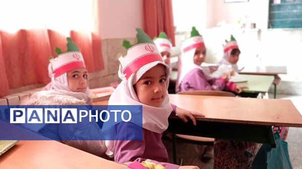  قاب‌های خبری از مراسم زنگ انقلاب در دبستان بوستان شهرستان بن