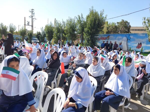 نواختن زنگ مهر در مدارس شهرستان خرم‌دره 