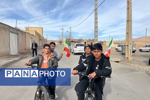 دهه نودی‌های شهر سورمق پای کار انقلاب