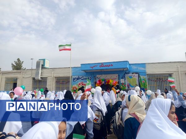 مراسم آغاز سال تحصیلی در مدرسه سمیه