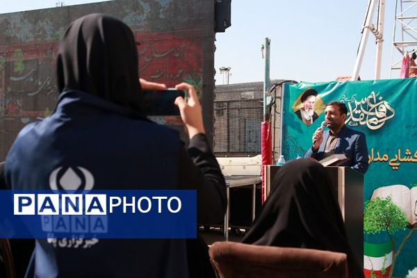 آیین نواختن زنگ بازگشایی مدارس در بهارستان‌2