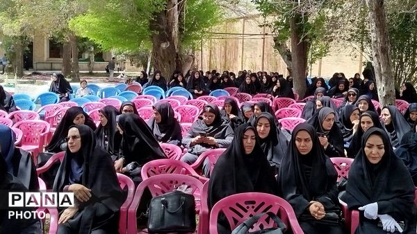 تجلیلی از معلمانان شهرستان کیار در قلعه امیرمفخم دزک