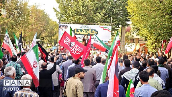 رزمایش «جانفدایان» با شعار «لبیک یا خامنه‌ای» در شهرستان بروجن