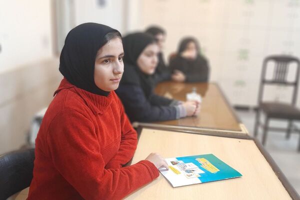جلسه مدیر با دانش آموزان منتخب پژوهشسرا در دبیرستان شهدای هسته ای قرچک