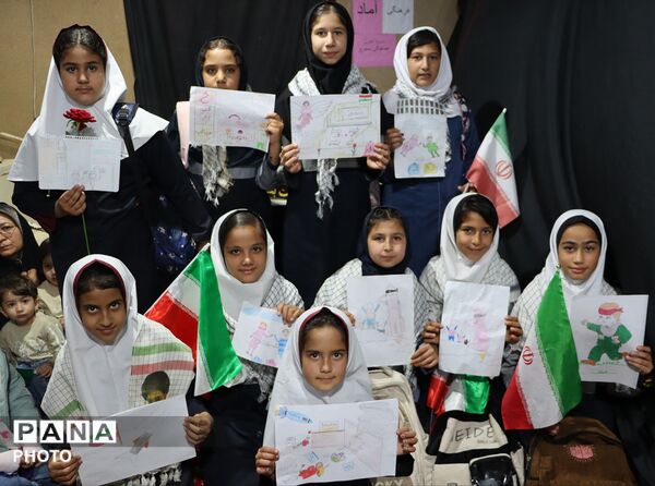 چهلمین روز شهادت دانش آموزان دبستان میناب و رهبر قائد امت 