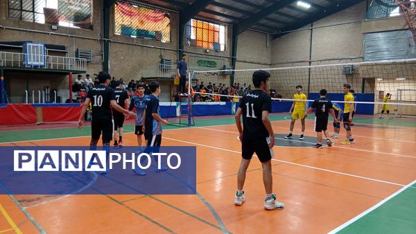 مسابقات والیبال بین مدرسه‌ای دانش‌آموزان ساوجبلاغ