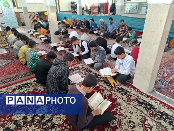 حضور دانش‌آموزان در اعتکاف مسجد امیرالمؤمنین(ع) روستای ایچی
