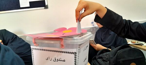  برگزاری انتخابات شواری دانش‌آموزی دبیرستان 13 آبان ناحیه یک کرج