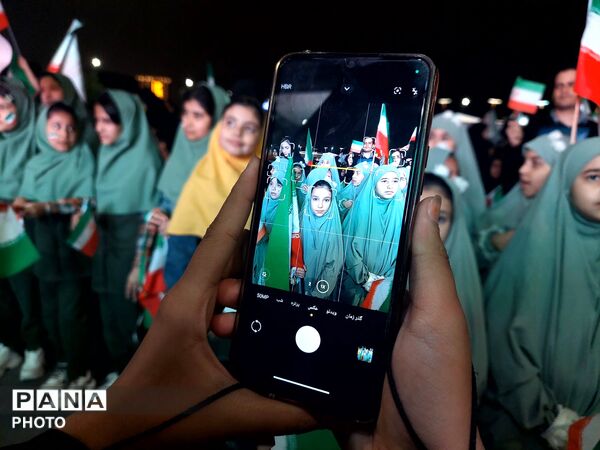 هم‌قدم با کودکان پایِ کارِ ایران
