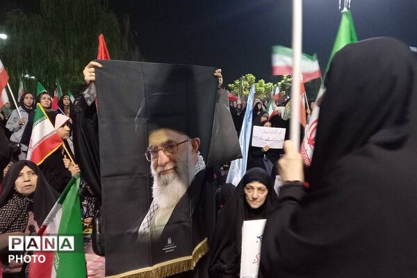 حضور گروه سرود دبستان امام علی (ع) در تجمعات شبانه ضد صهیونیستی شهرری 