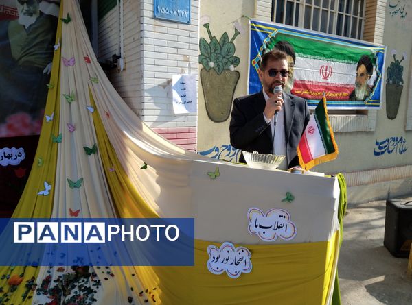 نواختن زنگ انقلاب در دبیرستان بنت‌الهدی صدر رضویه