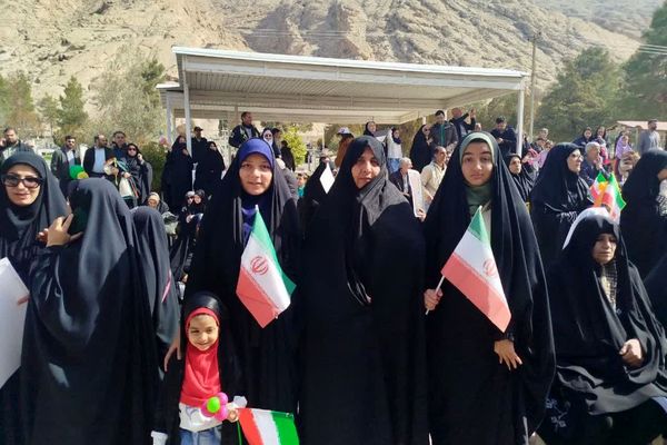 حضور با شکوه مردم زرقان در راهپیمایی 22 بهمن ماه