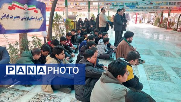 غبارروبی گلزار شهدای قم به‌مناسبت هفته کانون‌های فرهنگی تربیتی