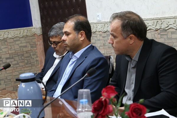 نشست فصلی مدیران ابتدایی مدارس شهرستان قرچک با حضور مدیرکل ارزیابی و عملکرد وزارت آموزش و پرورش 