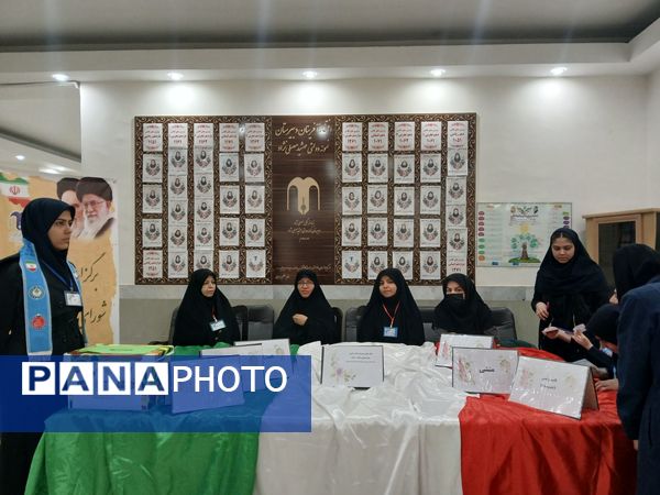 انتخابات شورای دانش اموزی در دبیرستان مهشید مصلی نژاد