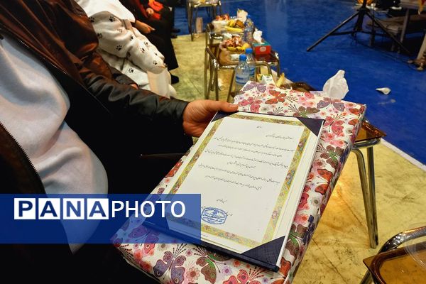 جشن روز پدر در سالن گلعباسی ورامین ؛ حضوریک هزار نفر از  پدران دانش آموزان گل‌های نمونه