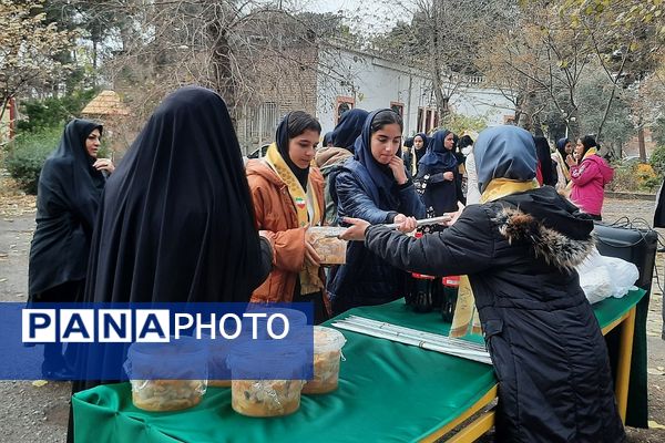برگزاری اردوی تمشک با حضور دانش‌آموزان ناحیه یک شهرری در کانون امام خمینی(ره)