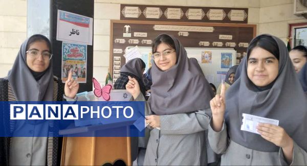 انتخابات شورای دانش آموزی دردبیرستان دوره اول ارمینه مصلی نژاد ناحیه ۶